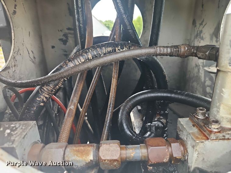 image for item EO8538 1990 International F8200 crane truck