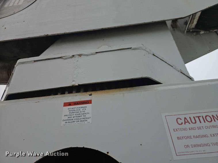image for item EO8538 1990 International F8200 crane truck