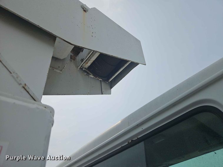 image for item EO8538 1990 International F8200 crane truck