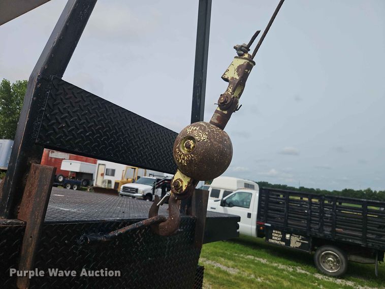 image for item EO8538 1990 International F8200 crane truck
