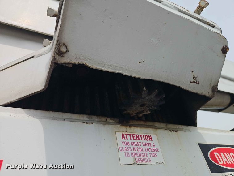 image for item EO8538 1990 International F8200 crane truck