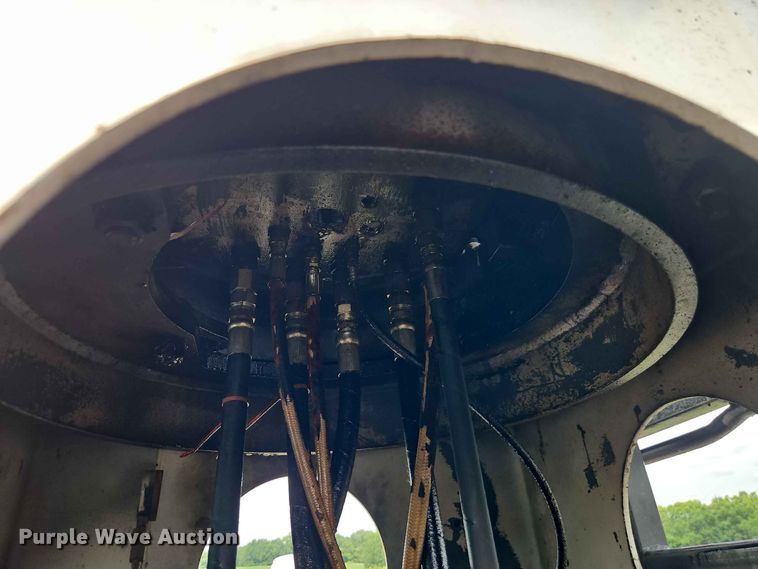 image for item EO8538 1990 International F8200 crane truck