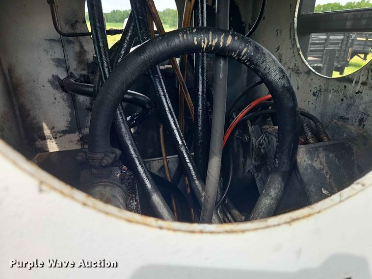image for item EO8538 1990 International F8200 crane truck