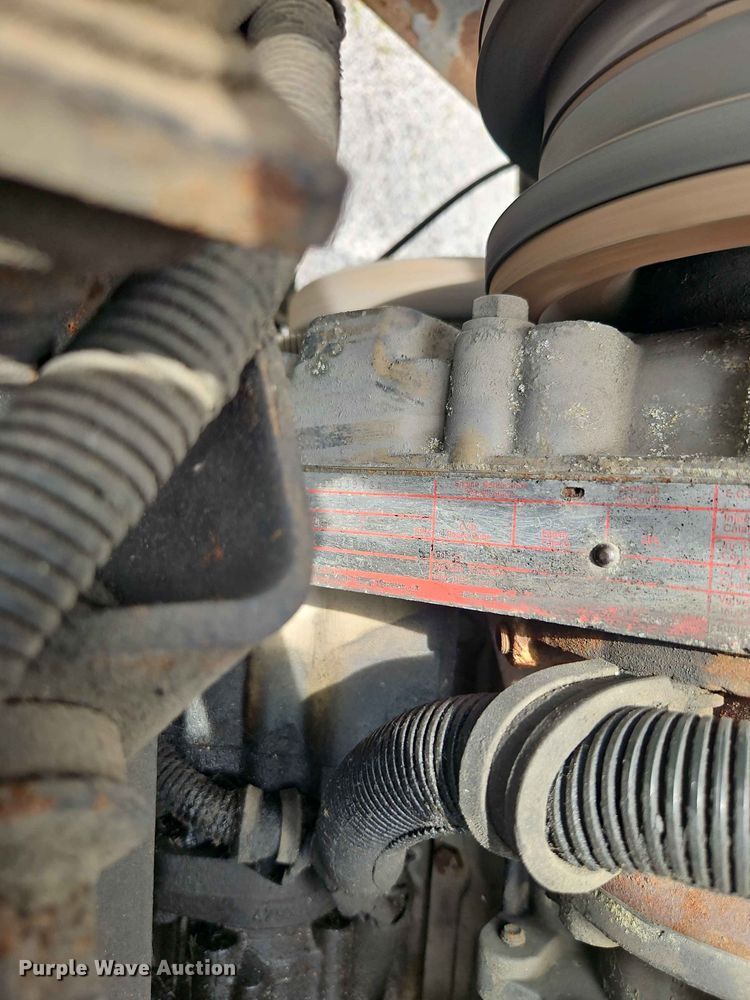 image for item EO8538 1990 International F8200 crane truck