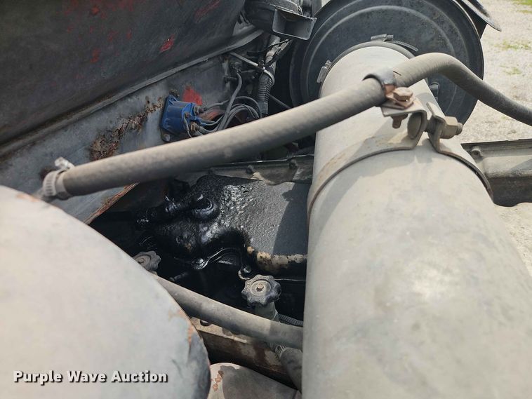 image for item EO8538 1990 International F8200 crane truck