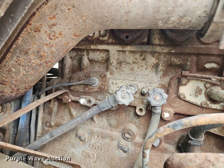 image for item EO8538 1990 International F8200 crane truck