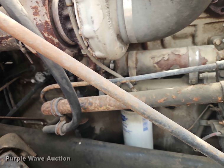 image for item EO8538 1990 International F8200 crane truck