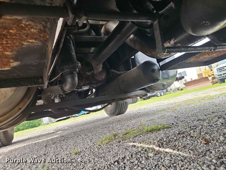 image for item EO8538 1990 International F8200 crane truck