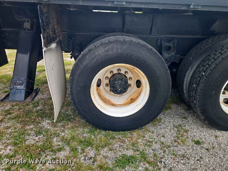 image for item EO8538 1990 International F8200 crane truck