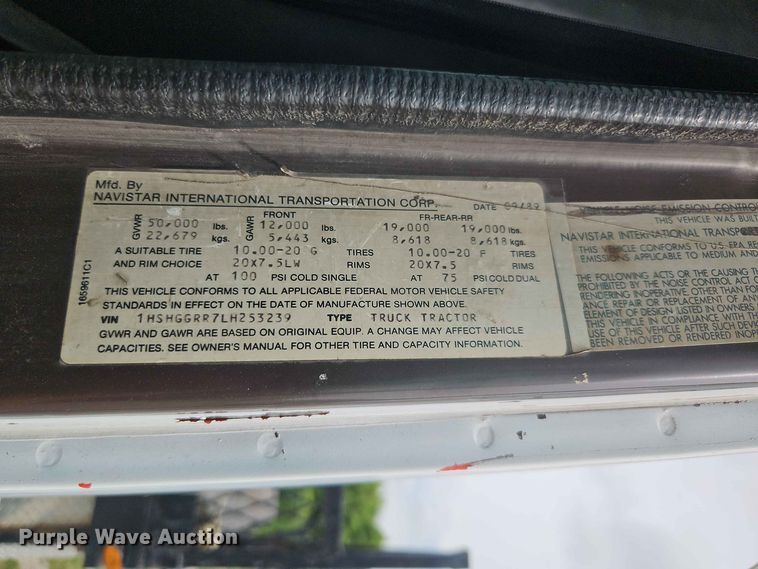 image for item EO8538 1990 International F8200 crane truck