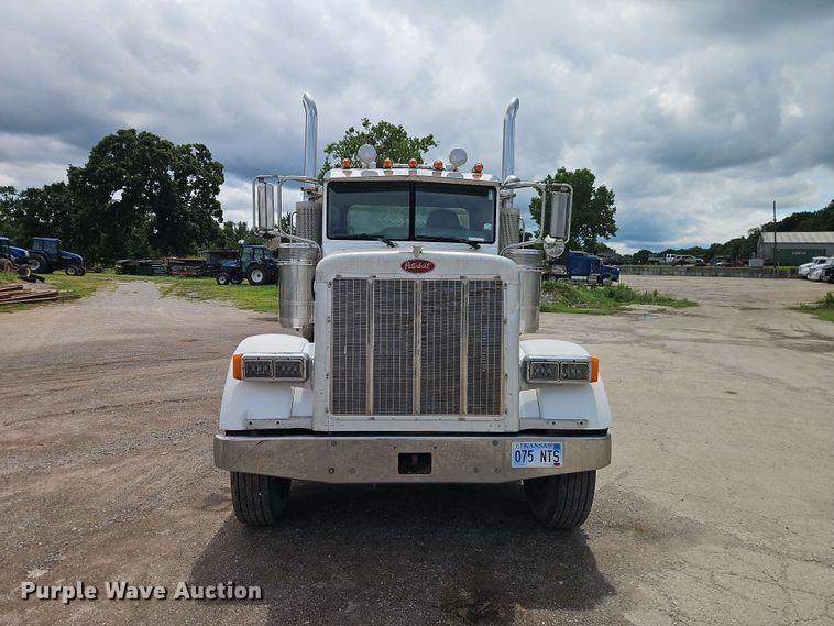 image for item EO8543 2006 Peterbilt 379 semi truck