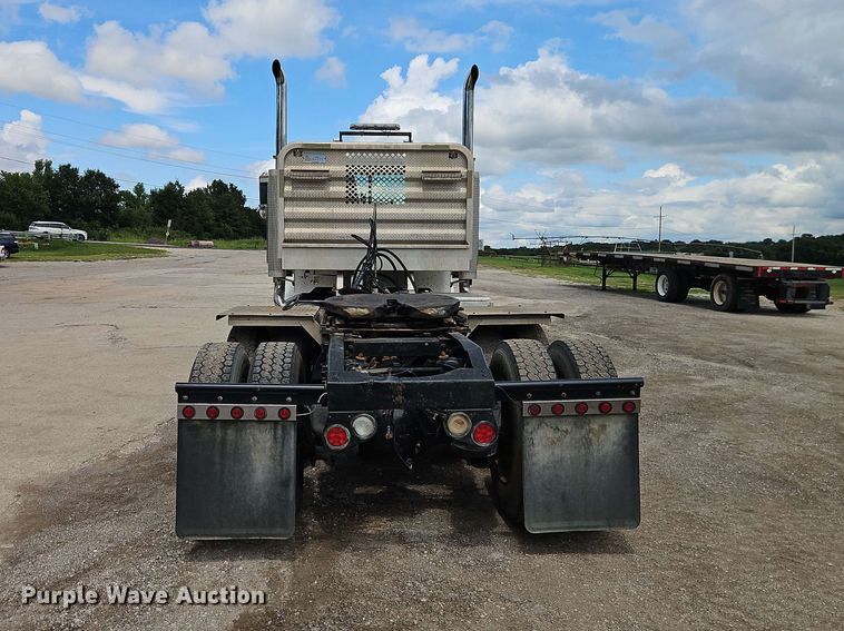 image for item EO8543 2006 Peterbilt 379 semi truck