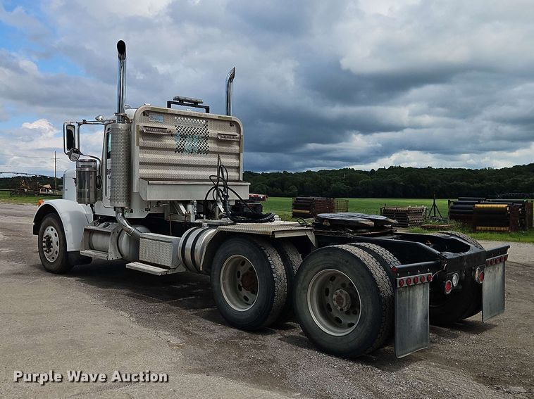 image for item EO8543 2006 Peterbilt 379 semi truck