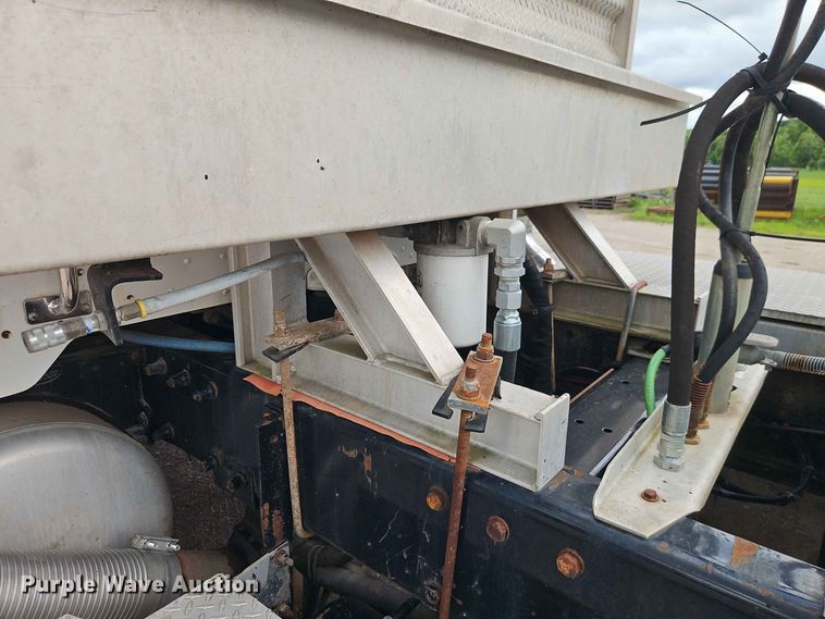 image for item EO8543 2006 Peterbilt 379 semi truck