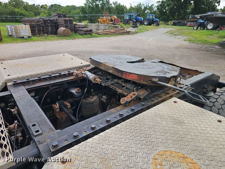 image for item EO8543 2006 Peterbilt 379 semi truck
