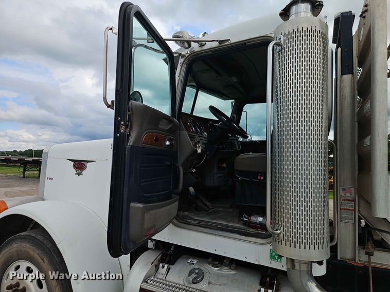 image for item EO8543 2006 Peterbilt 379 semi truck