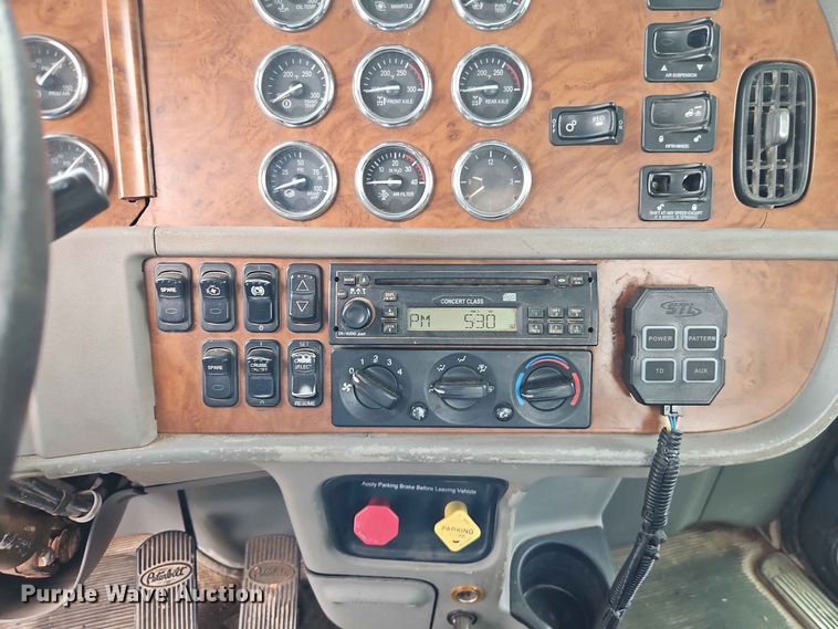 image for item EO8543 2006 Peterbilt 379 semi truck