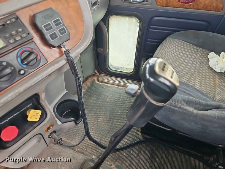 image for item EO8543 2006 Peterbilt 379 semi truck