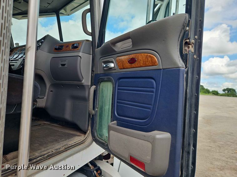 image for item EO8543 2006 Peterbilt 379 semi truck