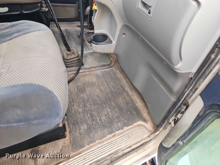 image for item EO8543 2006 Peterbilt 379 semi truck