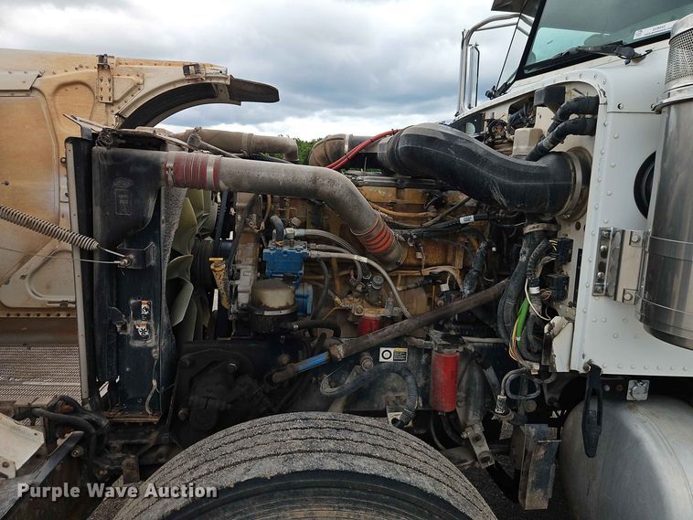 image for item EO8543 2006 Peterbilt 379 semi truck