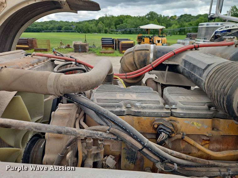 image for item EO8543 2006 Peterbilt 379 semi truck
