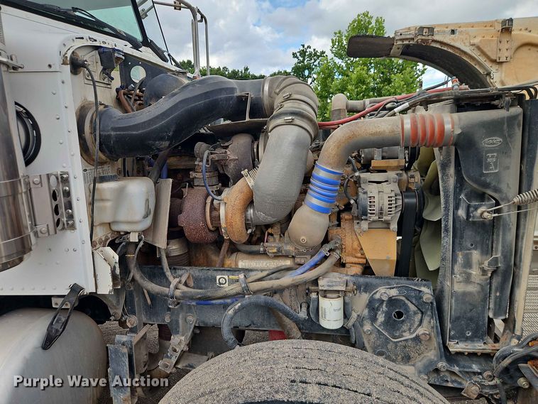 image for item EO8543 2006 Peterbilt 379 semi truck