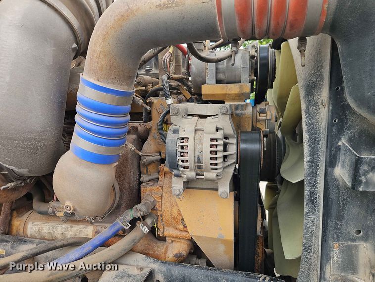 image for item EO8543 2006 Peterbilt 379 semi truck