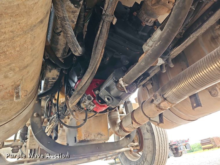 image for item EO8543 2006 Peterbilt 379 semi truck
