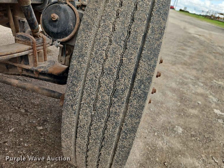 image for item EO8543 2006 Peterbilt 379 semi truck