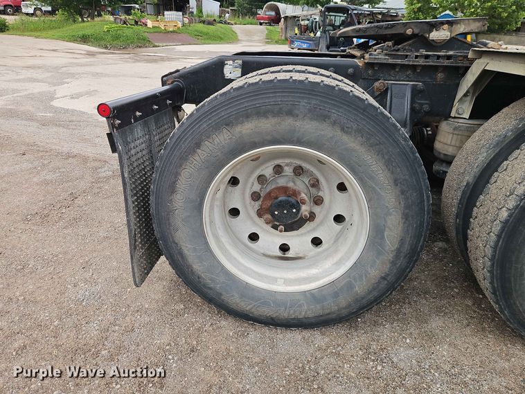 image for item EO8543 2006 Peterbilt 379 semi truck