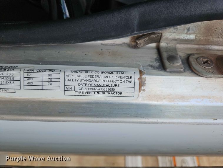 image for item EO8543 2006 Peterbilt 379 semi truck