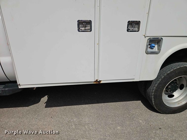 image for item EO8547 2012 Ford F-550 utility / service truck
