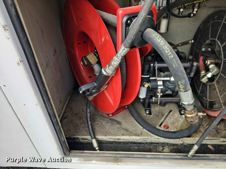 image for item EO8547 2012 Ford F-550 utility / service truck