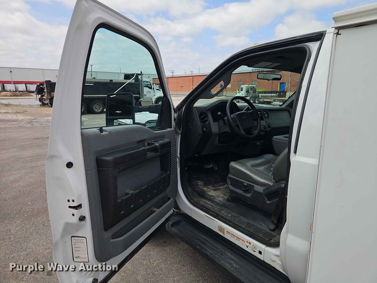 image for item EO8547 2012 Ford F-550 utility / service truck