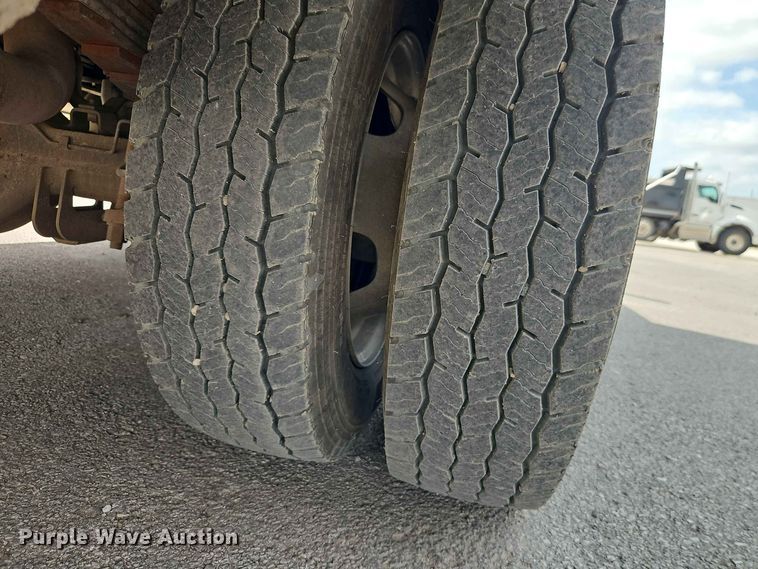 image for item EO8547 2012 Ford F-550 utility / service truck