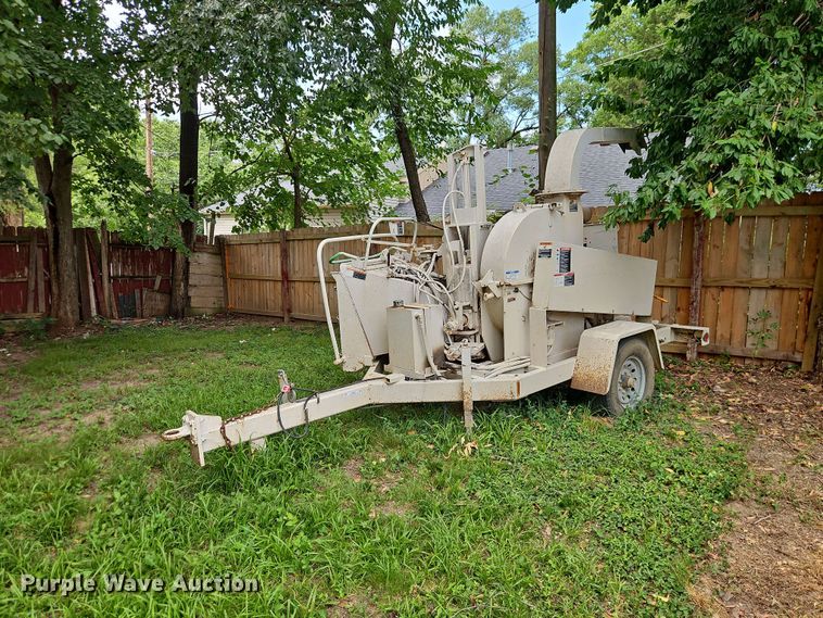 image for item EO8550 2006 Woodchuck WC1200CF wood chipper