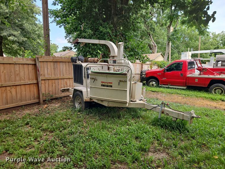 image for item EO8550 2006 Woodchuck WC1200CF wood chipper