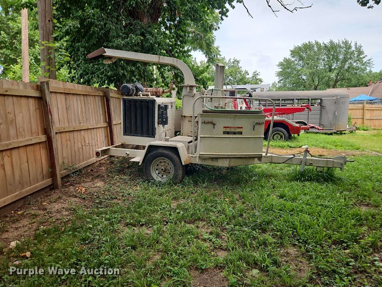 image for item EO8550 2006 Woodchuck WC1200CF wood chipper