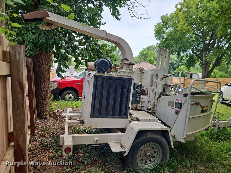 image for item EO8550 2006 Woodchuck WC1200CF wood chipper