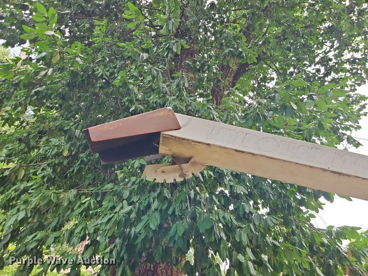 image for item EO8550 2006 Woodchuck WC1200CF wood chipper