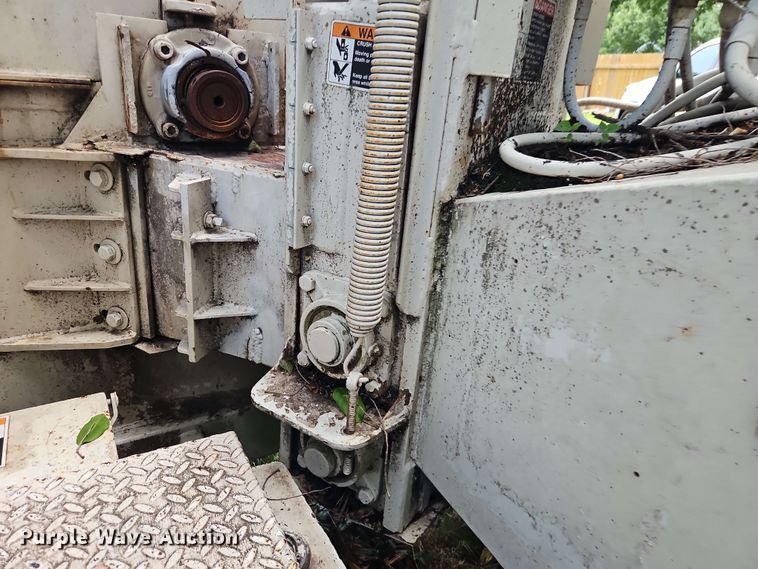 image for item EO8550 2006 Woodchuck WC1200CF wood chipper