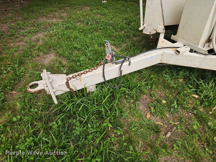 image for item EO8550 2006 Woodchuck WC1200CF wood chipper