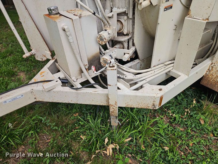 image for item EO8550 2006 Woodchuck WC1200CF wood chipper
