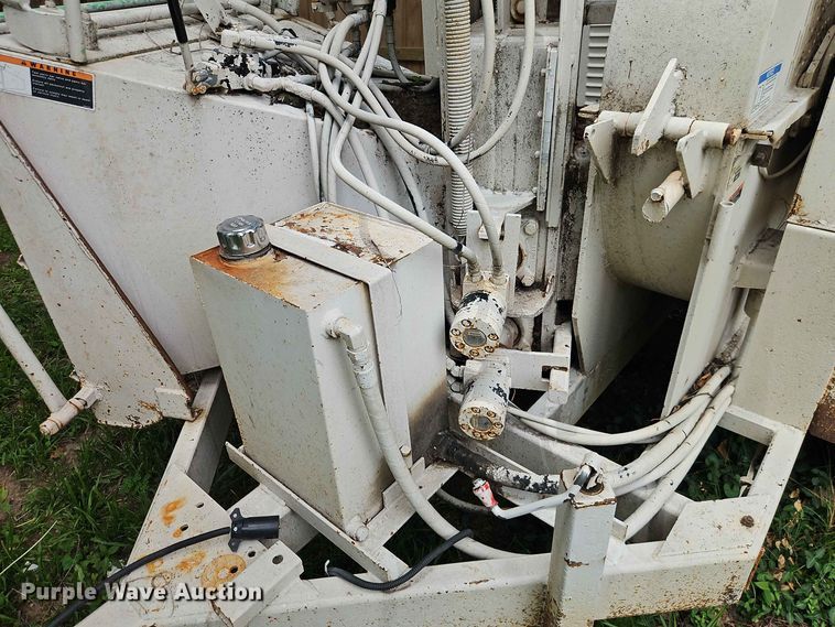image for item EO8550 2006 Woodchuck WC1200CF wood chipper