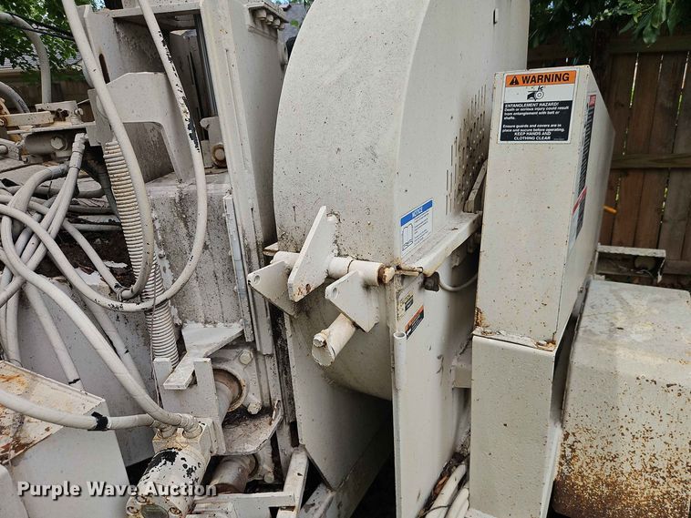image for item EO8550 2006 Woodchuck WC1200CF wood chipper