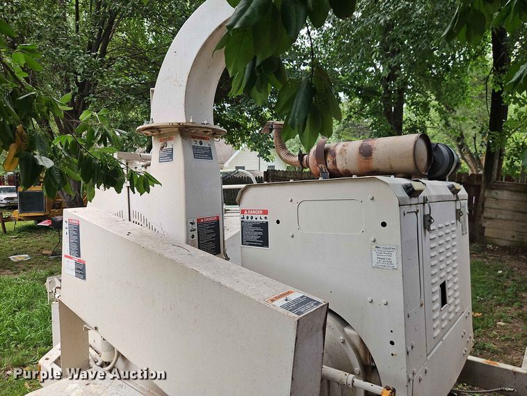 image for item EO8550 2006 Woodchuck WC1200CF wood chipper