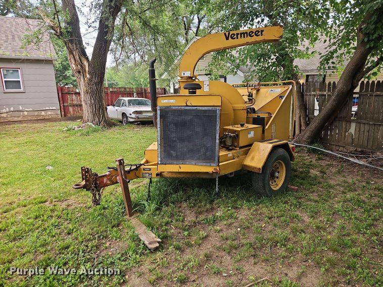 image for item EO8551 2000 Vermeer BC1230A wood chipper