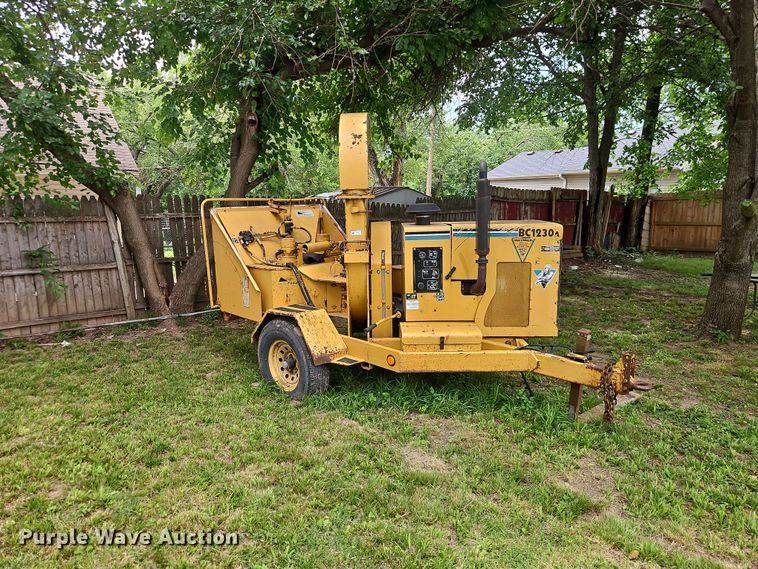 image for item EO8551 2000 Vermeer BC1230A wood chipper