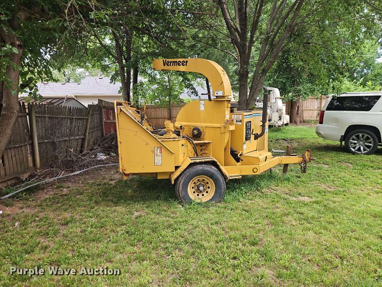image for item EO8551 2000 Vermeer BC1230A wood chipper